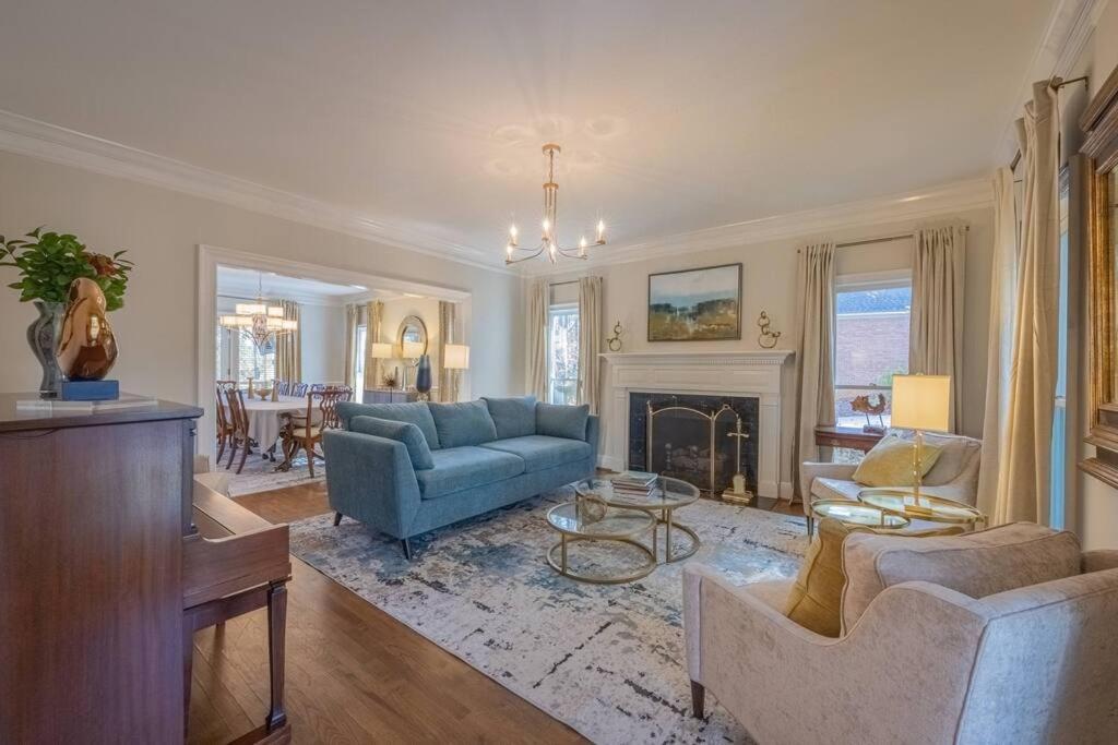 Villa Large Luxury House, 4 King Beds & 21 Total, Hot Tub, Theater, Fireplace, Game Room, Ping-pong, Pool Table, Air Hockey, Arcade, River, Big Kitchen, Porch, Quiet, Good For Families And Large Groups, Near Uga Golf Course, Close To Uga & Stanford St