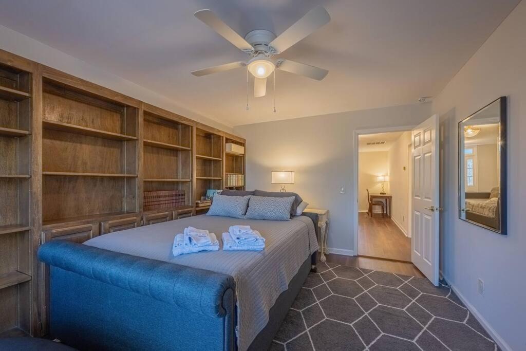 Villa Large Luxury House, 4 King Beds & 21 Total, Hot Tub, Theater, Fireplace, Game Room, Ping-pong, Pool Table, Air Hockey, Arcade, River, Big Kitchen, Porch, Quiet, Good For Families And Large Groups, Near Uga Golf Course, Close To Uga & Stanford St Athens