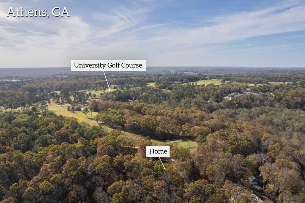 Large Luxury House, 4 King Beds & 21 Total, Hot Tub, Theater, Fireplace, Game Room, Ping-pong, Pool Table, Air Hockey, Arcade, River, Big Kitchen, Porch, Quiet, Good For Families And Large Groups, Near Uga Golf Course, Close To Uga & Stanford St Villa *