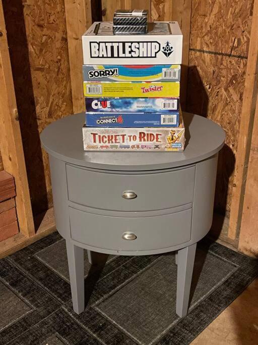 Large Luxury House, 4 King Beds & 21 Total, Hot Tub, Theater, Fireplace, Game Room, Ping-pong, Pool Table, Air Hockey, Arcade, River, Big Kitchen, Porch, Quiet, Good For Families And Large Groups, Near Uga Golf Course, Close To Uga & Stanford St