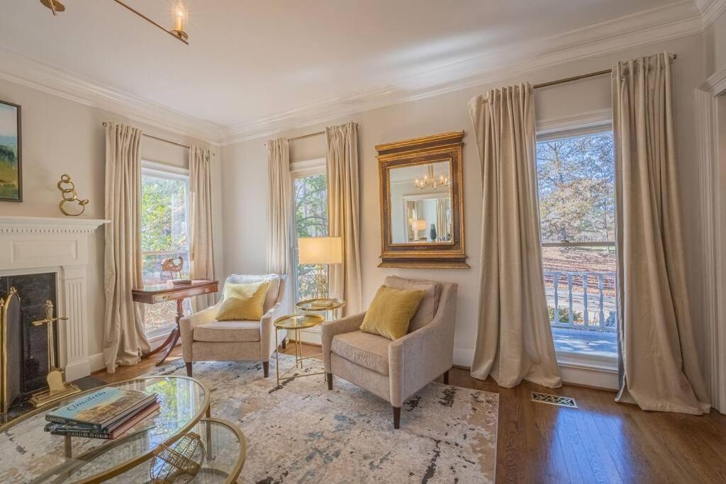 Large Luxury House, 4 King Beds & 21 Total, Hot Tub, Theater, Fireplace, Game Room, Ping-pong, Pool Table, Air Hockey, Arcade, River, Big Kitchen, Porch, Quiet, Good For Families And Large Groups, Near Uga Golf Course, Close To Uga & Stanford St Villa Athens