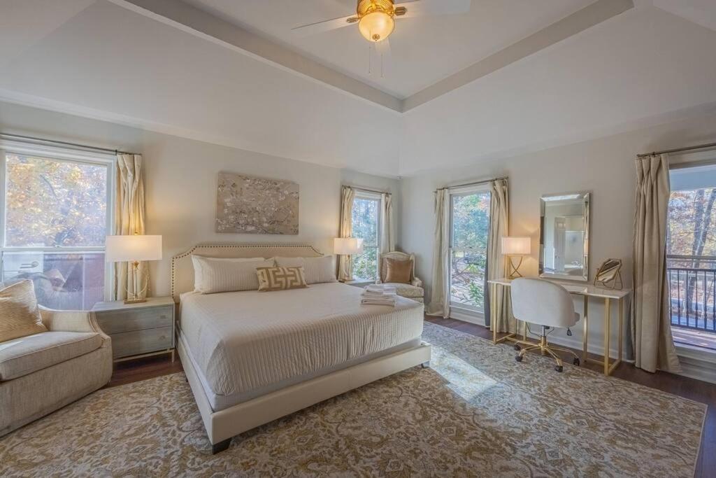 Large Luxury House, 4 King Beds & 21 Total, Hot Tub, Theater, Fireplace, Game Room, Ping-pong, Pool Table, Air Hockey, Arcade, River, Big Kitchen, Porch, Quiet, Good For Families And Large Groups, Near Uga Golf Course, Close To Uga & Stanford St Villa Athens