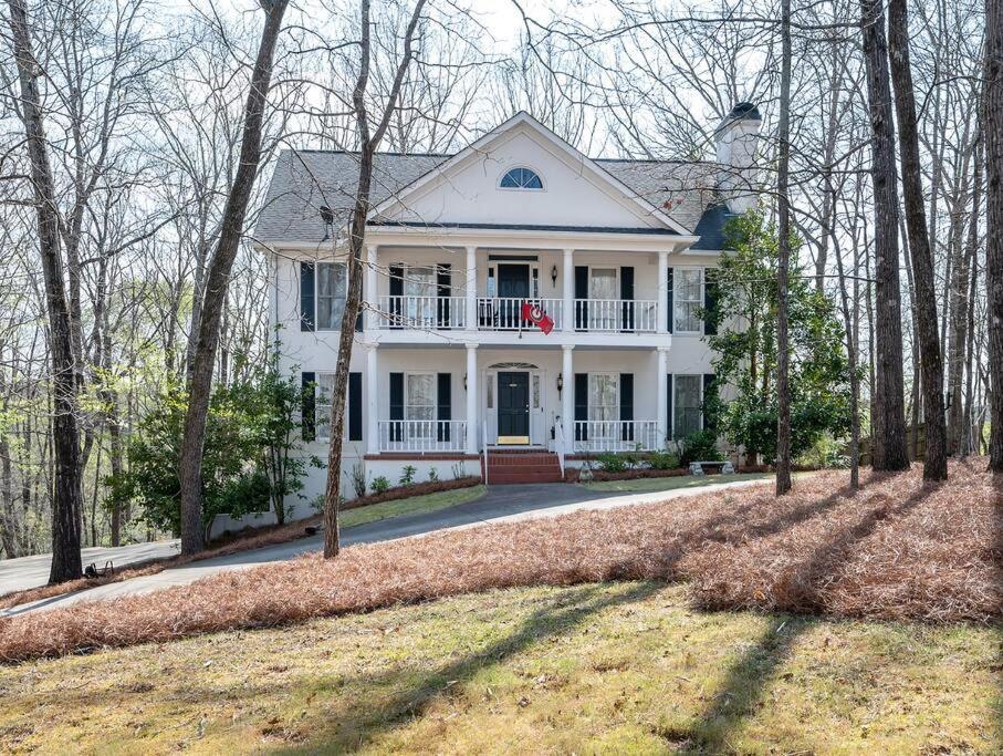 Villa Large Luxury House, 4 King Beds & 21 Total, Hot Tub, Theater, Fireplace, Game Room, Ping-pong, Pool Table, Air Hockey, Arcade, River, Big Kitchen, Porch, Quiet, Good For Families And Large Groups, Near Uga Golf Course, Close To Uga & Stanford St Athens