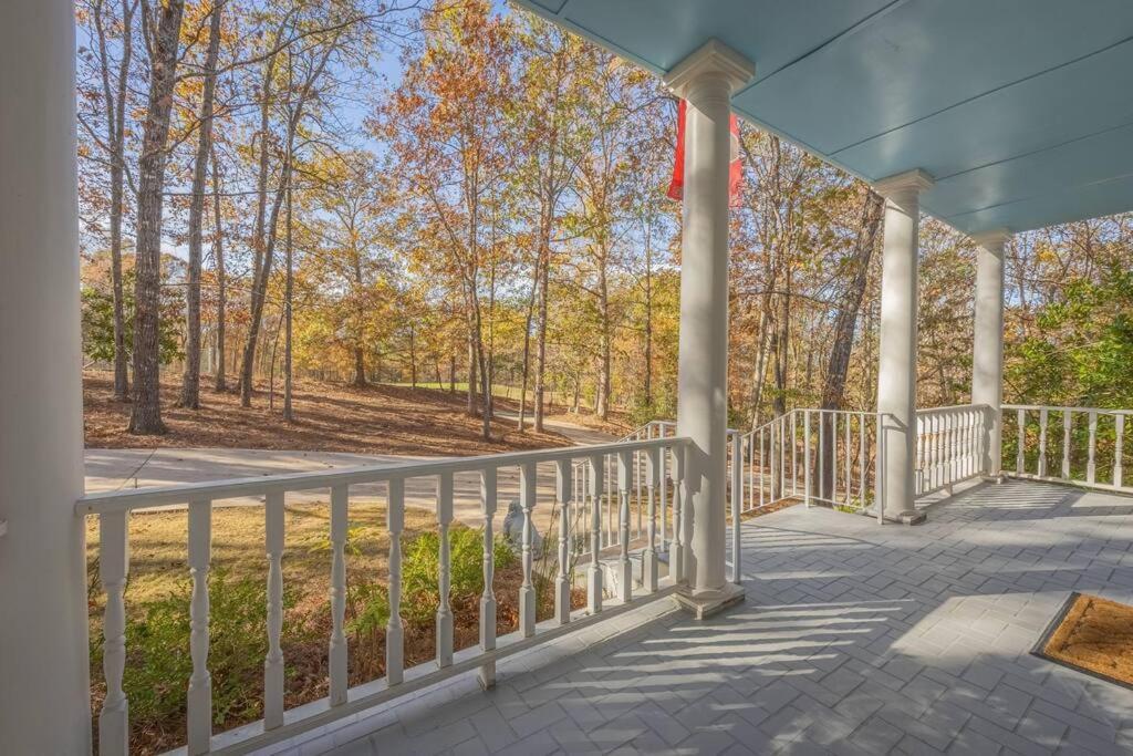 Large Luxury House, 4 King Beds & 21 Total, Hot Tub, Theater, Fireplace, Game Room, Ping-pong, Pool Table, Air Hockey, Arcade, River, Big Kitchen, Porch, Quiet, Good For Families And Large Groups, Near Uga Golf Course, Close To Uga & Stanford St Athens