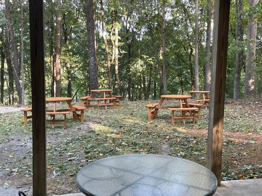 Villa Large Luxury House, 4 King Beds & 21 Total, Hot Tub, Theater, Fireplace, Game Room, Ping-pong, Pool Table, Air Hockey, Arcade, River, Big Kitchen, Porch, Quiet, Good For Families And Large Groups, Near Uga Golf Course, Close To Uga & Stanford St